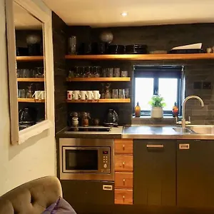 https://smugglers-heritage-cottage-very-central-brighton.brighton-hotels-england.com