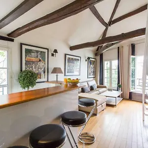 https://luxurious-duplex-at-the-top-of-montmartre.fr-paris.fr